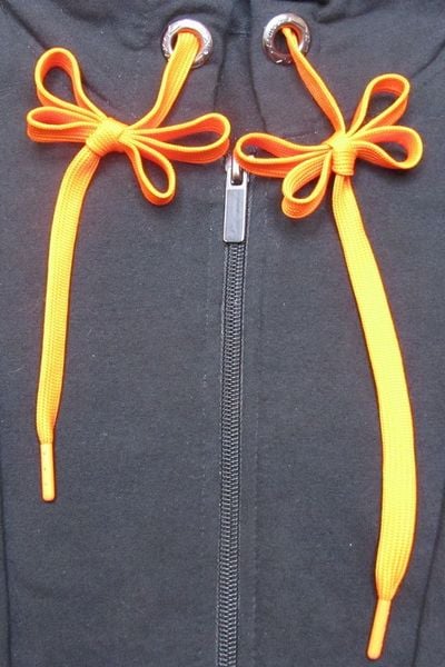 Cách thắt dây áo hoodie kiểu bươm bướm