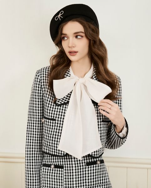 Sự tương phản giữa các chất liệu dệt may tạo nên chiều sâu thị giác độc đáo