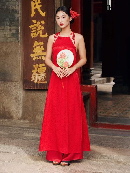 Tạo dáng chụp ảnh với quạt