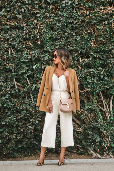 Quần baggy ống rộng phối blazer tạo hiệu ứng cân đối và thanh lịch