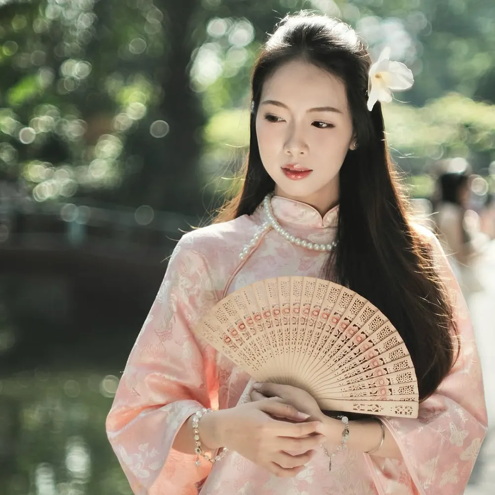 Tạo dáng chụp ảnh Tết ở Thảo Cầm Viên giữa thiên nhiên xanh
