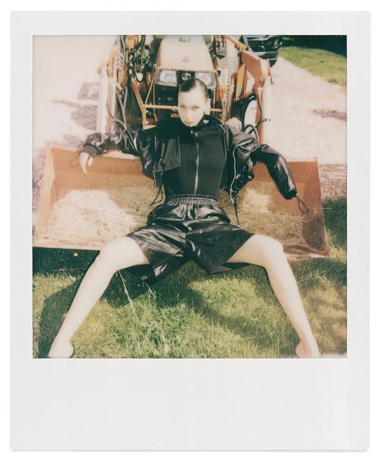 Ảnh polaroid mang lại cảm giác hoài cổ và rất hợp với những feed thích chất đời thường
