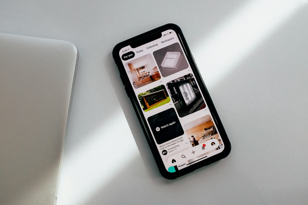 Quy trình kiểm tra watermark trước khi tải ảnh thời trang từ Canva