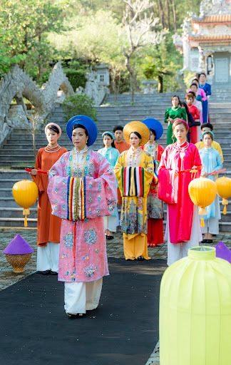 Hoa văn trên áo Nhật Bình tạo nên bản sắc cung đình rõ nét