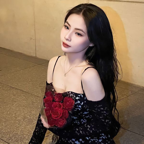 Outfit Grunge tối màu toàn đen