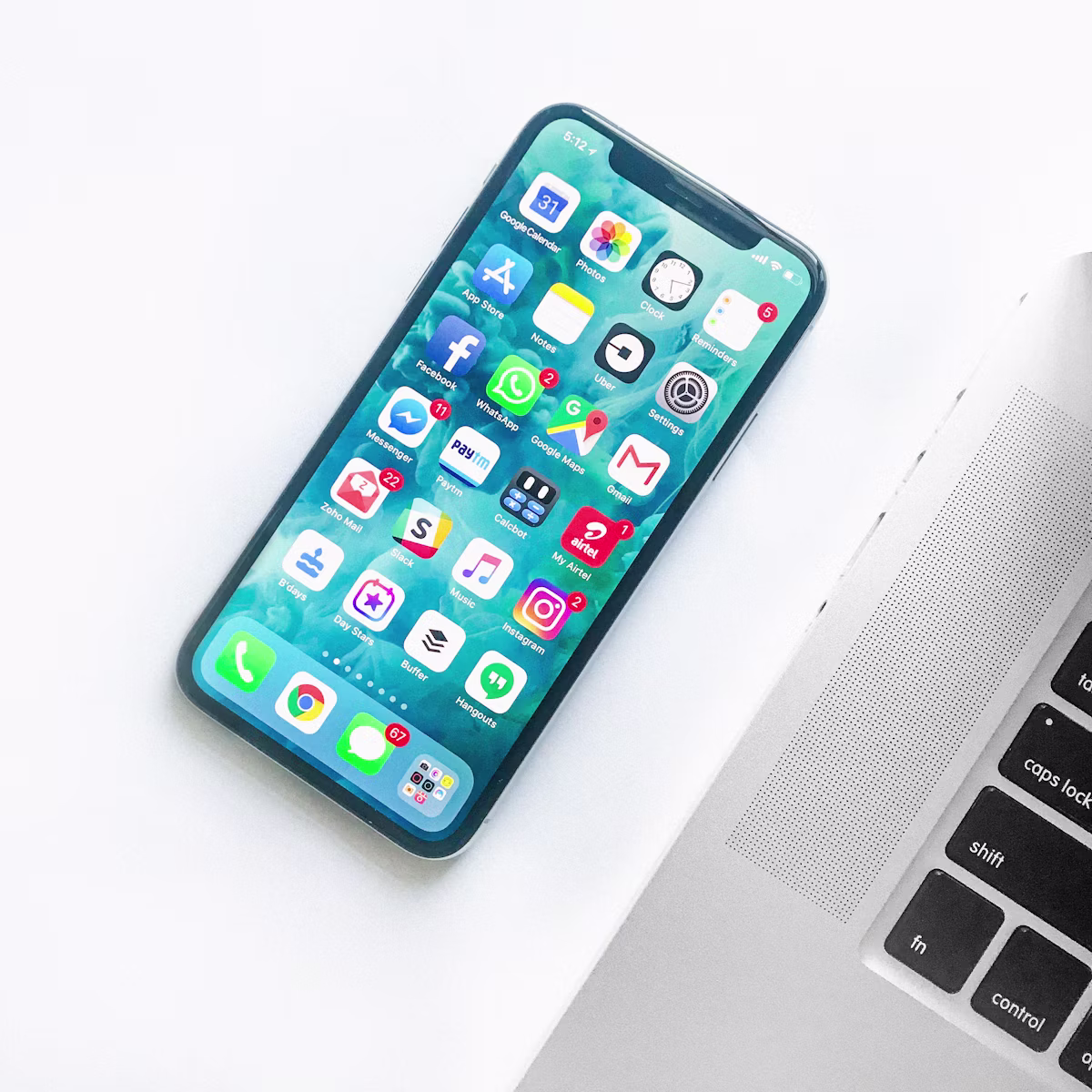 Ốp lưng điện thoại là phụ kiện thời trang hiện đại