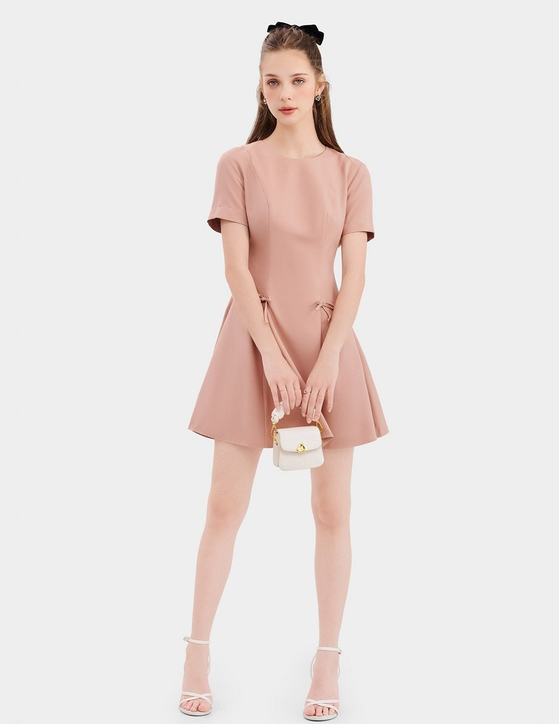 Đầm mini cổ tròn tay ngắn xếp li tùng đính nơ