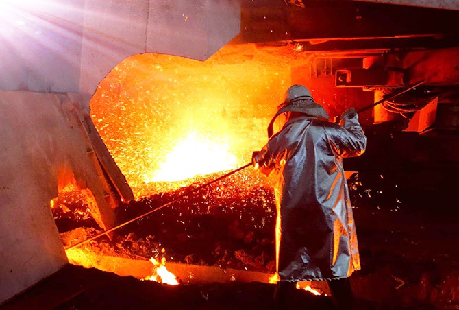 Tính năng tổng hợp giá vé máy bay trên các nền tảng công nghệ