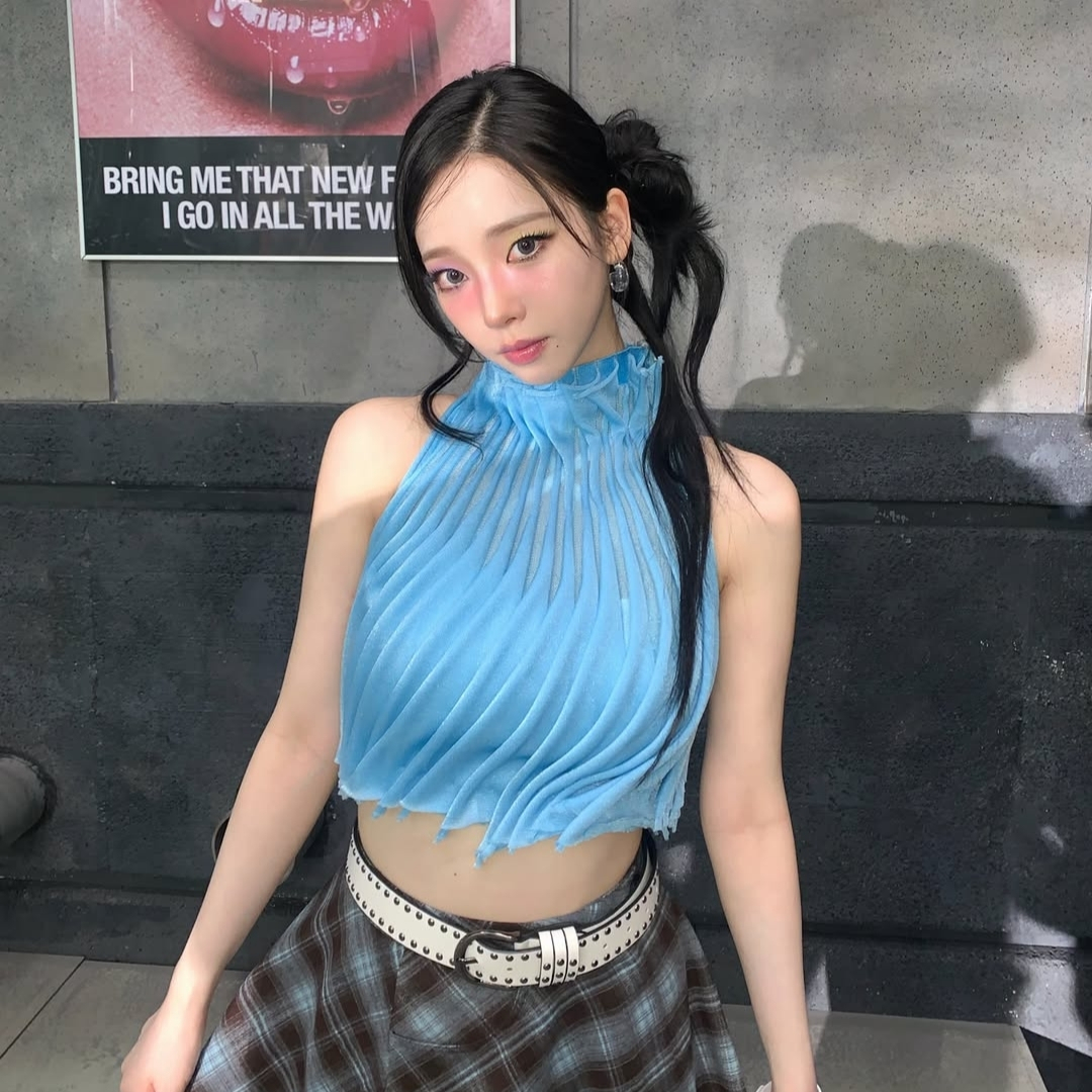 Karina (aespa) với makeup mắt nổi bật