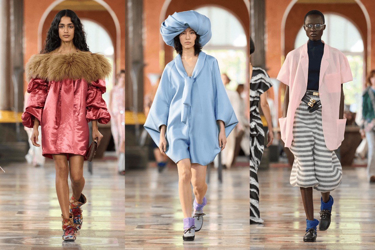 Phối lớp với vải bò và nội y mặc ngoài theo tinh thần runway
