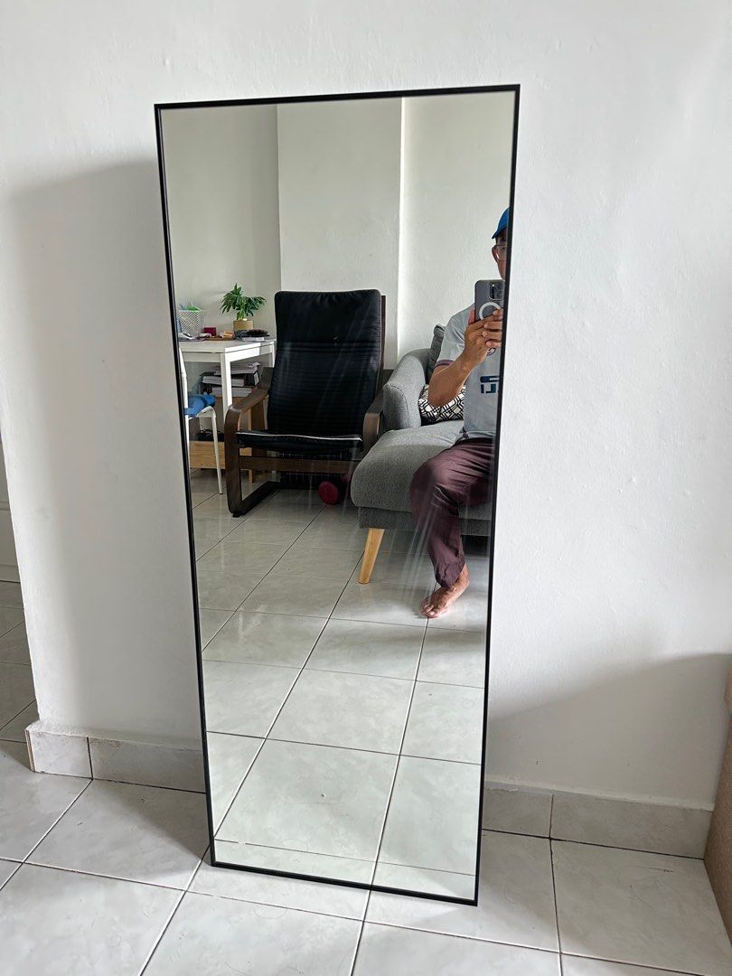 Ảnh bị người lạ đi ngang qua khung hình