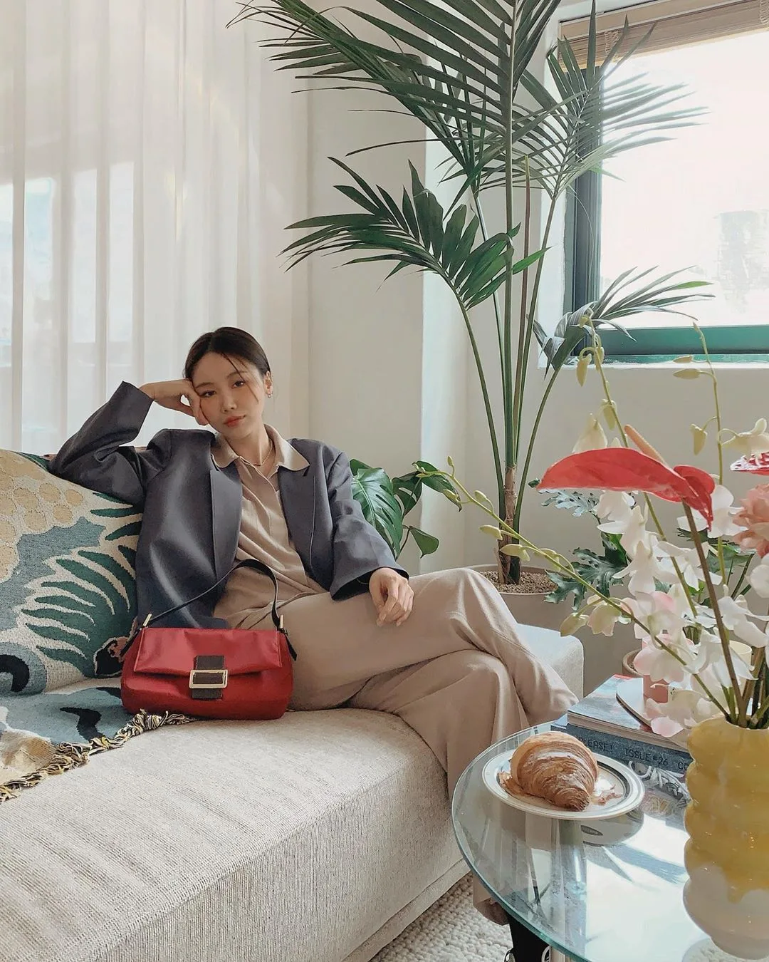 cách mặc đẹp cho cô nàng công sở với áo blazer của cool kim ah young