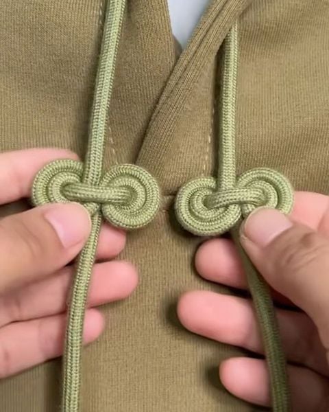 Cách thắt nút con ong cho hoodie