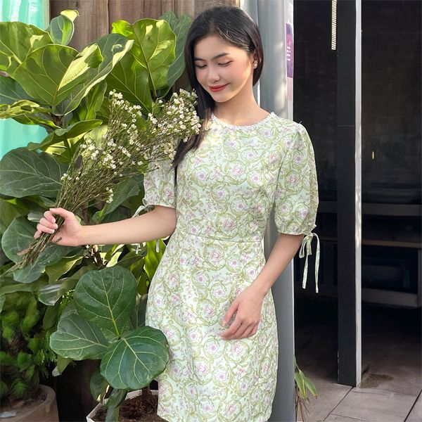 Đầm mini họa tiết cổ tròn tay phồng mang tinh thần Rococo hiện đại