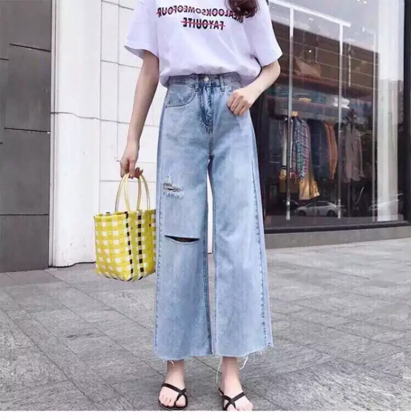Quần baggy ống rộng phối áo thun cho outfit thường ngày