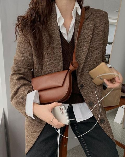 Áo blazer nữ phối cùng sơ mi thanh lịch