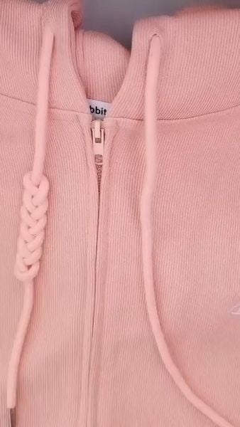 Cách thắt nút bím tóc cho áo hoodie