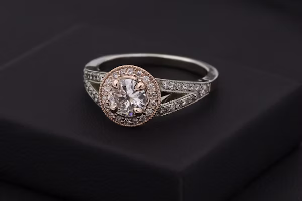 Nhẫn mạ vàng 18k chạm trổ phong cách Victorian hoàng gia