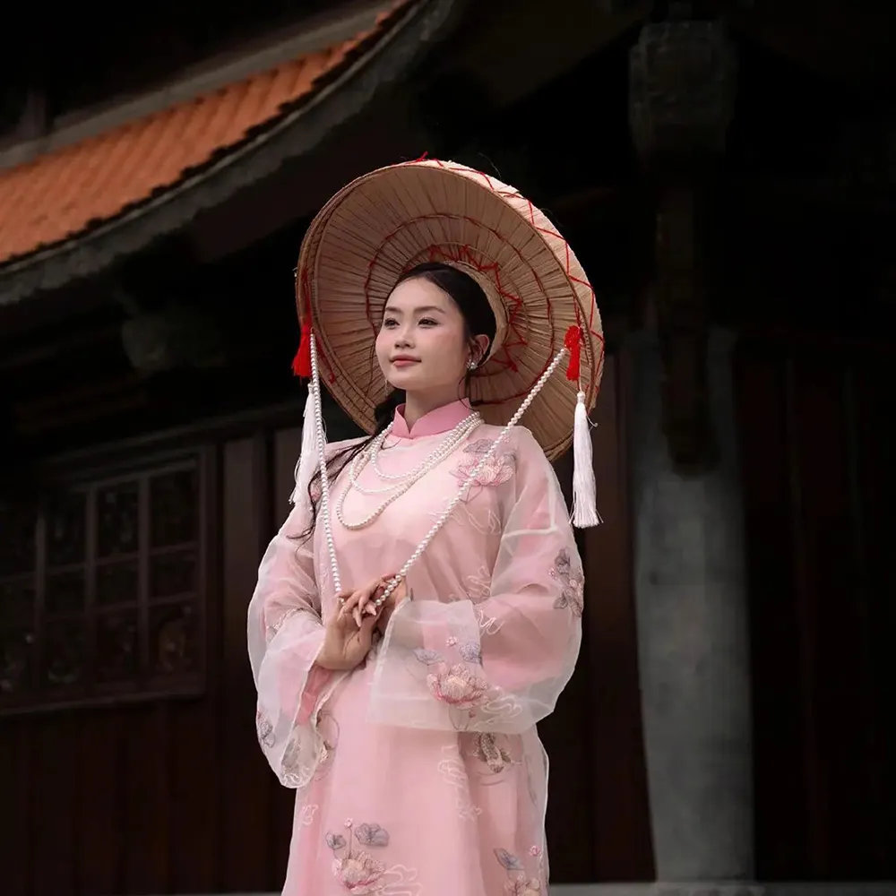 Chụp ảnh Tết ở Tu viện Vĩnh Nghiêm tone ảnh tối giản nghệ thuật