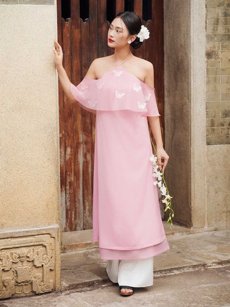 Áo dài Châu Sa uyển chuyển