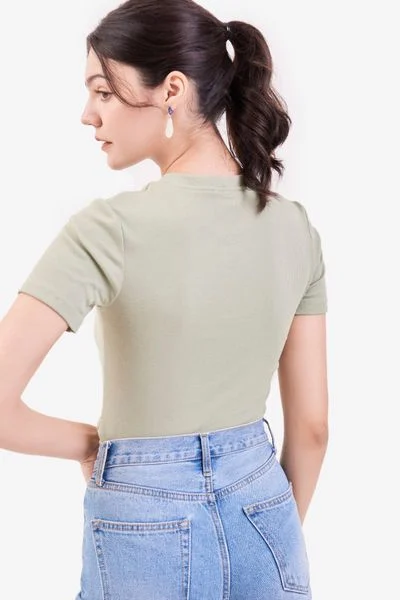 Lựa chọn trang phục có chất liệu dày dặn