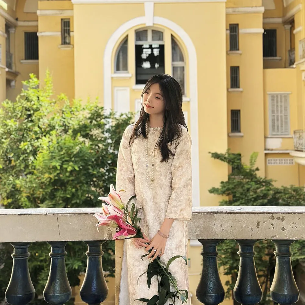 Chụp áo dài Tết tại Bảo tàng Mỹ thuật TP.HCM hành lang tầng hai