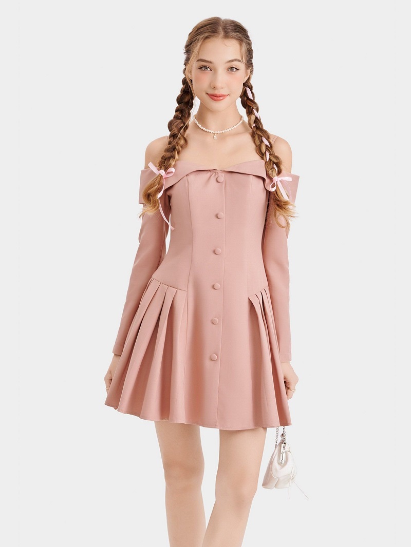 Đầm 2 dây bẹt vai tay dài xếp li hông