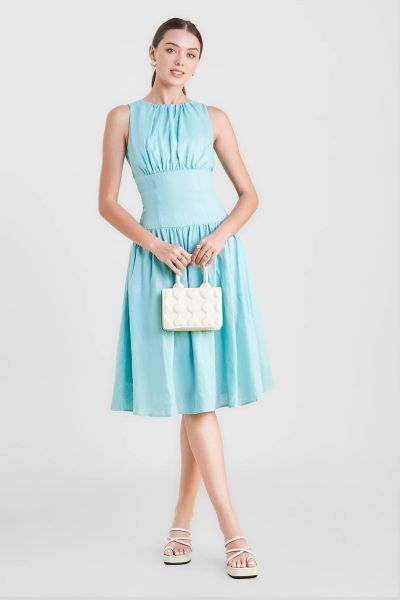 Đầm linen sát nách hạ eo phù hợp phong cách tối giản và tinh gọn