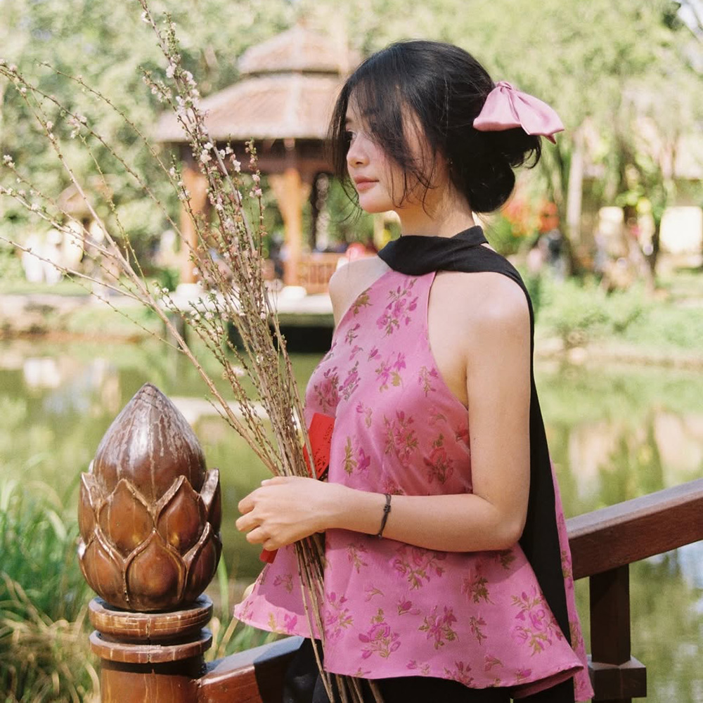 Check-in Bảo tàng Áo dài với vườn cây xanh và nhà cổ Nam Bộ