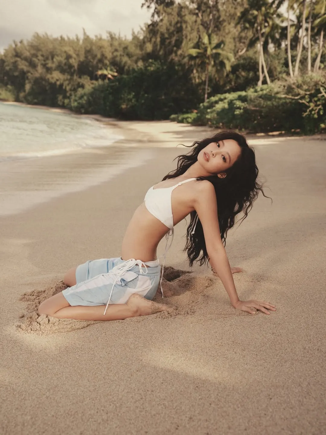 Chỉnh màu ảnh giả lập film mang lại nét hoài cổ cho OOTD của Jennie