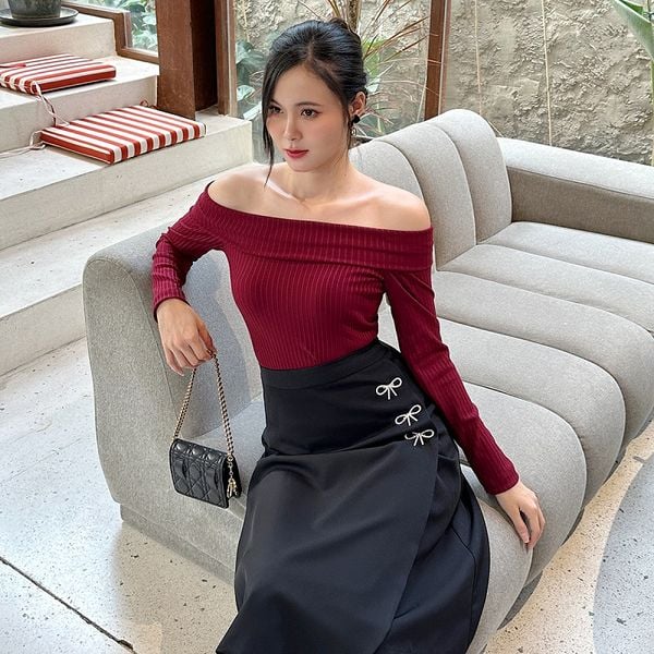 Tạo dáng freestyle trên sofa