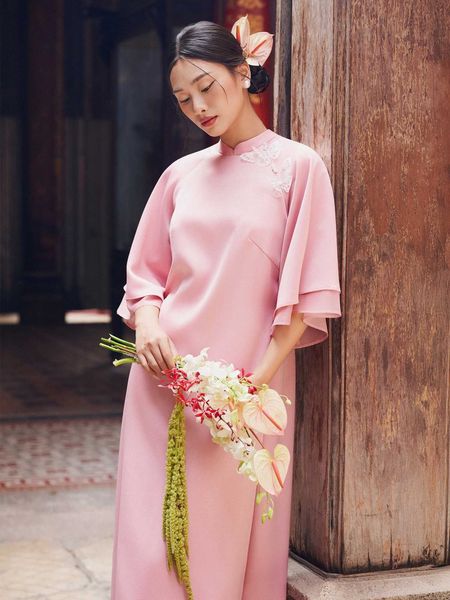 Sải bước trên phố xuân