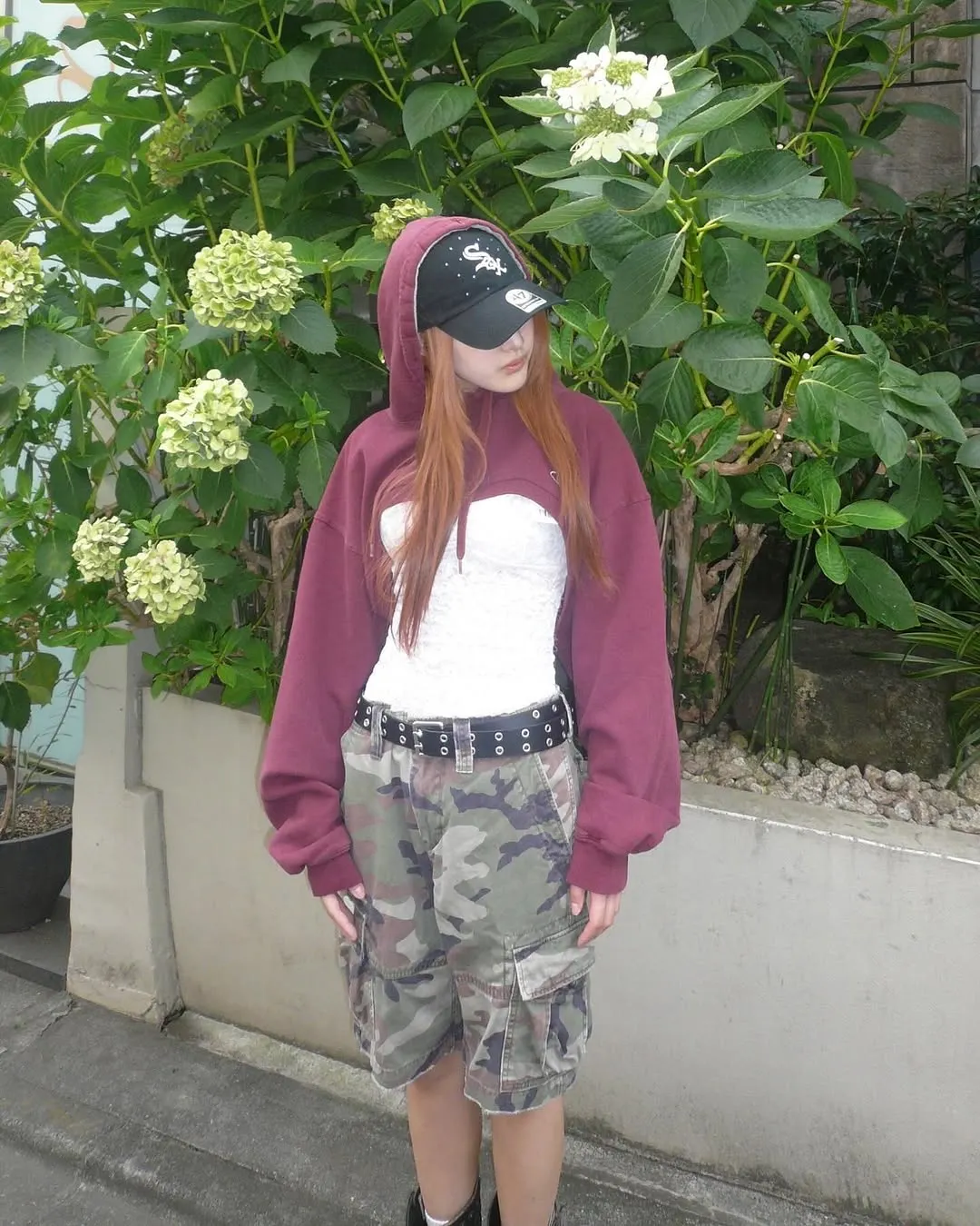 Đậm nét Y2K với hoodie bolero, áo ôm và quần cạp thấp