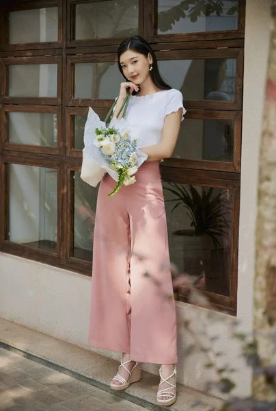 Góc chụp với quần ống suông