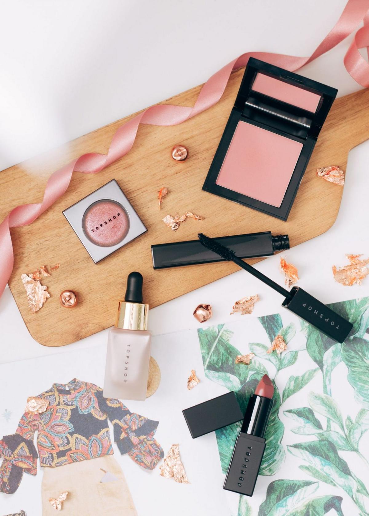Chụp flatlay thời trang