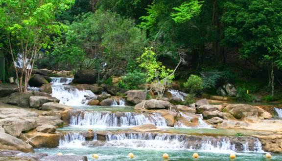 Cảnh quan tuyệt đẹp ngay giữa núi rừng nguyên sinh