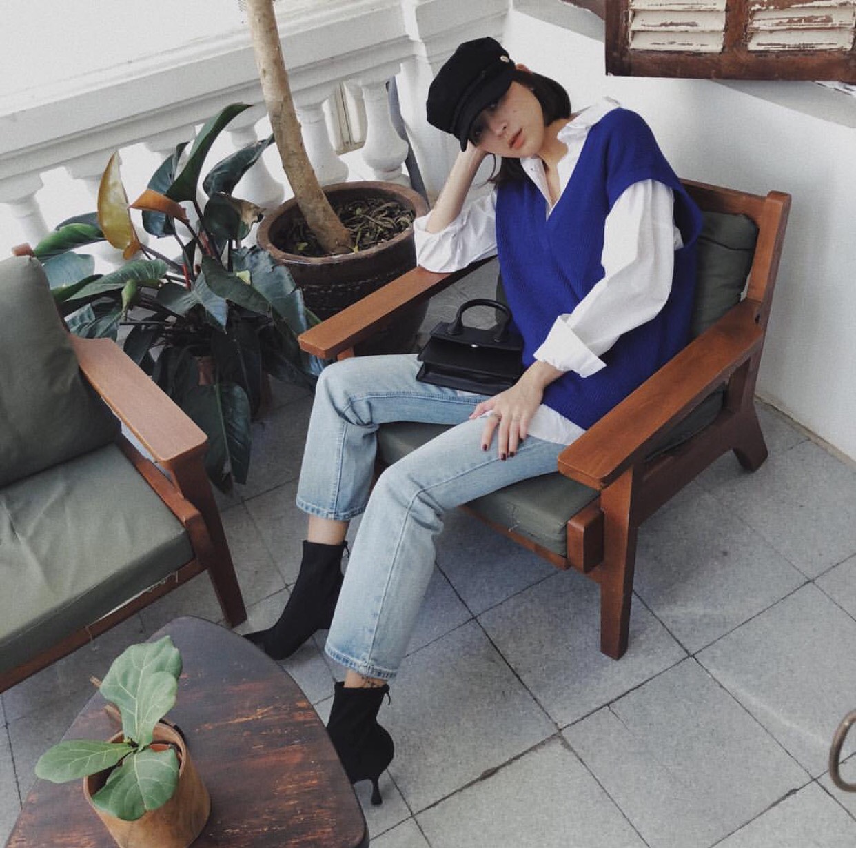 chụp ảnh cùng chiếc ghế