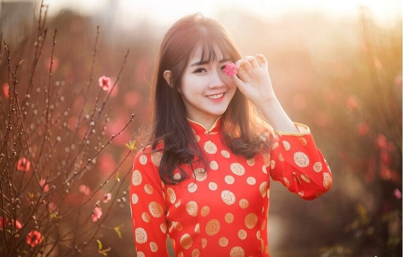 Chụp ảnh ở vườn đào lung linh như tiên cảnh