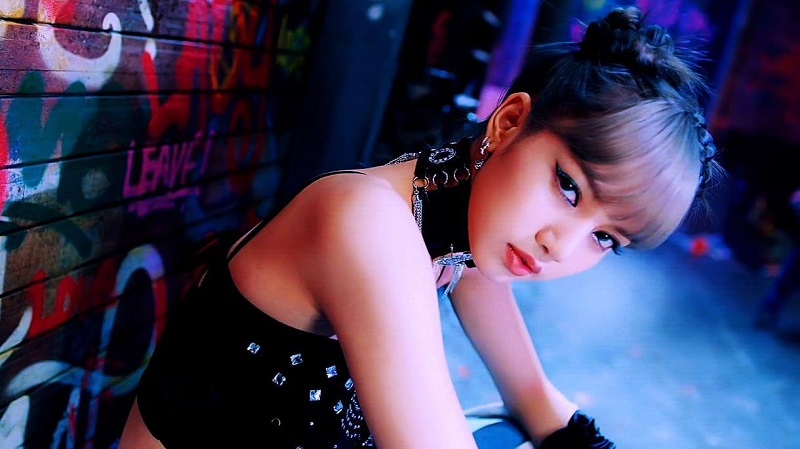 Cách kẻ đuôi mắt cá tính của Lisa Blackpink