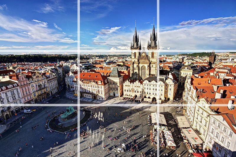 Quảng trường Phố cổ ở Prague nằm ở ⅓ góc phải trên của khung hình, đây là 1 trong 7 bố cục chụp ảnh phong cảnh được các nhiếp ảnh gia chuyên dùng