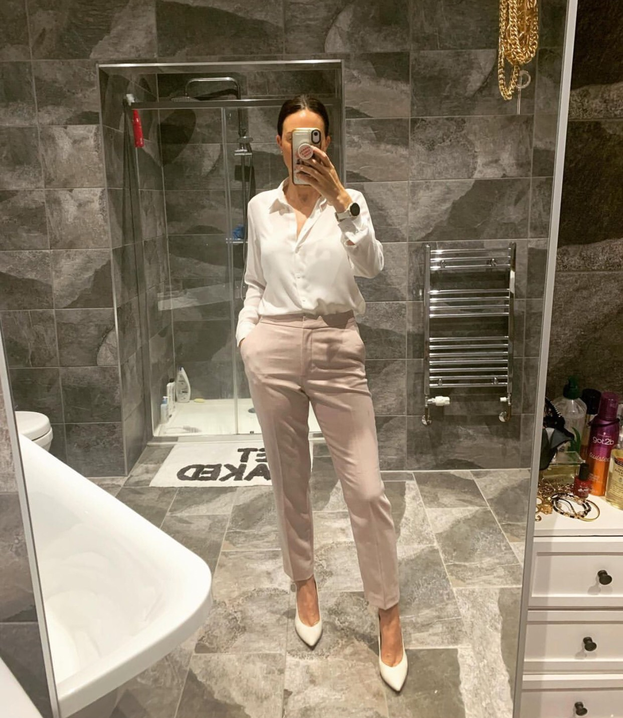 Ảnh chụp selfie trong phòng tắm