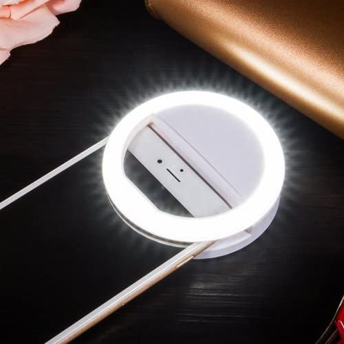 Đèn vòng tự sướng hỗ trợ cho ảnh selfie đẹp vào ban đêm