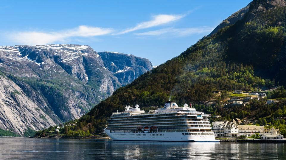 Du thuyền Viking Sun ở Eidfjord, Na Uy