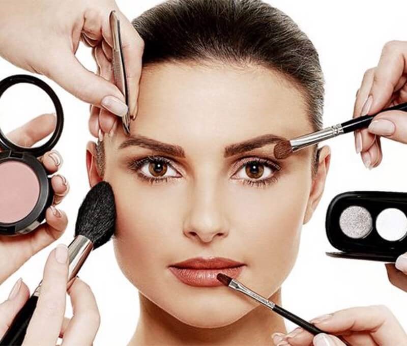 “Phù thủy makeup” khiến buổi chụp hình lookbook của bạn biến hóa đa dạng hơn