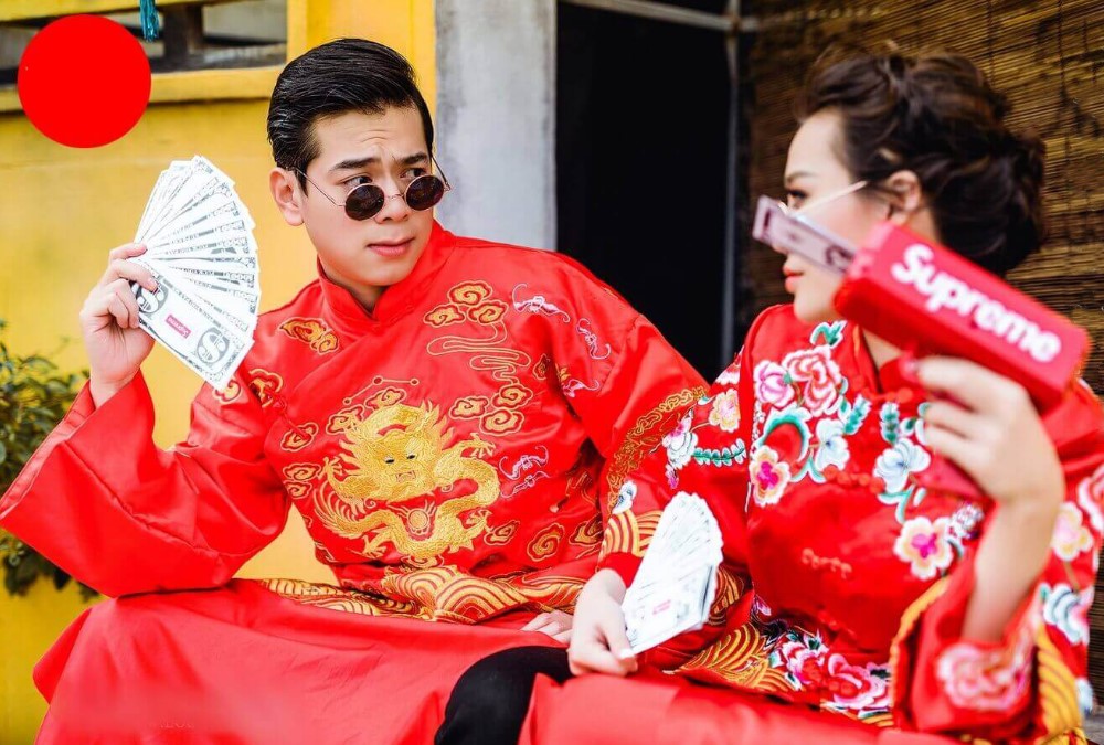 kính râm gọng tròn cá tính