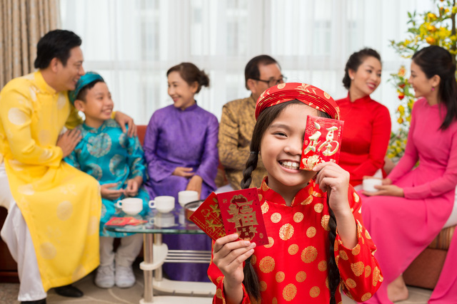 Tạo dáng sum vầy bên gia đình