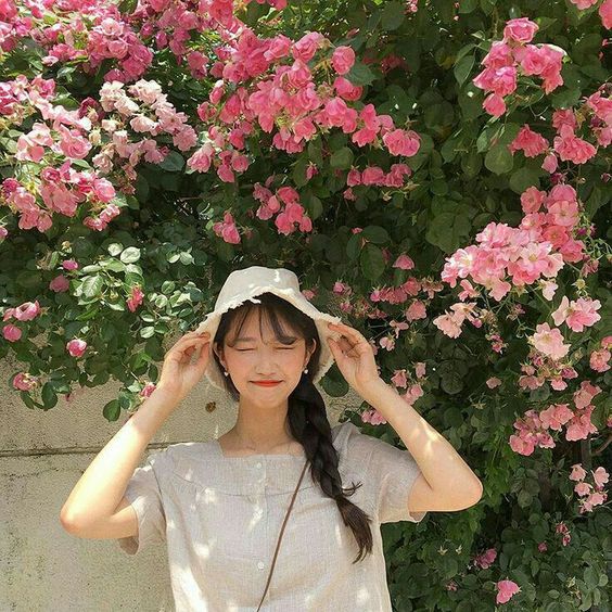 Tạo dáng tỏa sắc cùng một vườn hoa