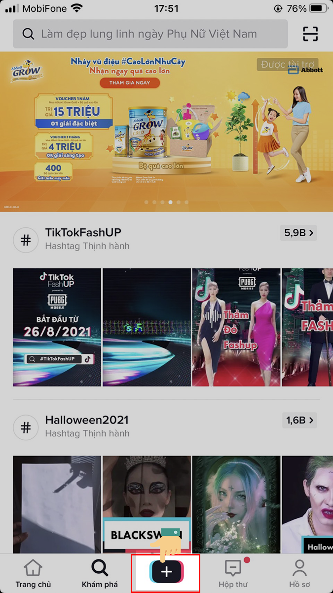Sau khi vào ứng dụng Tik Tok Bấm vào kí hiệu (+) để tạo video clip