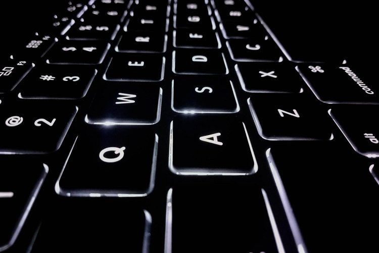 Sử dụng cổng USB khác khắc phục tình trạng lỗi kết nối chuột và bàn phím