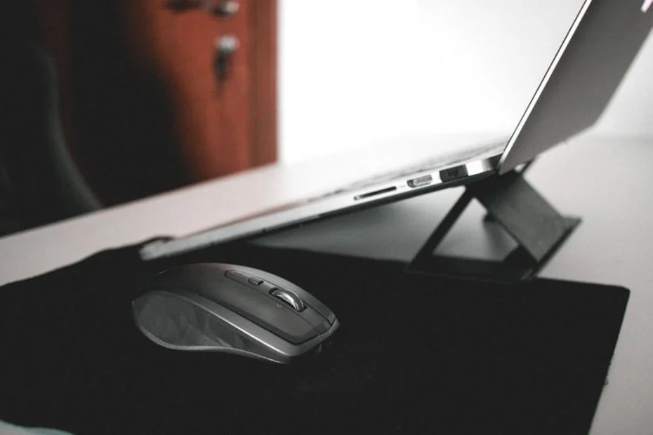 Người dùng thường gặp lỗi chuột cảm ứng laptop không di chuyển được win 10